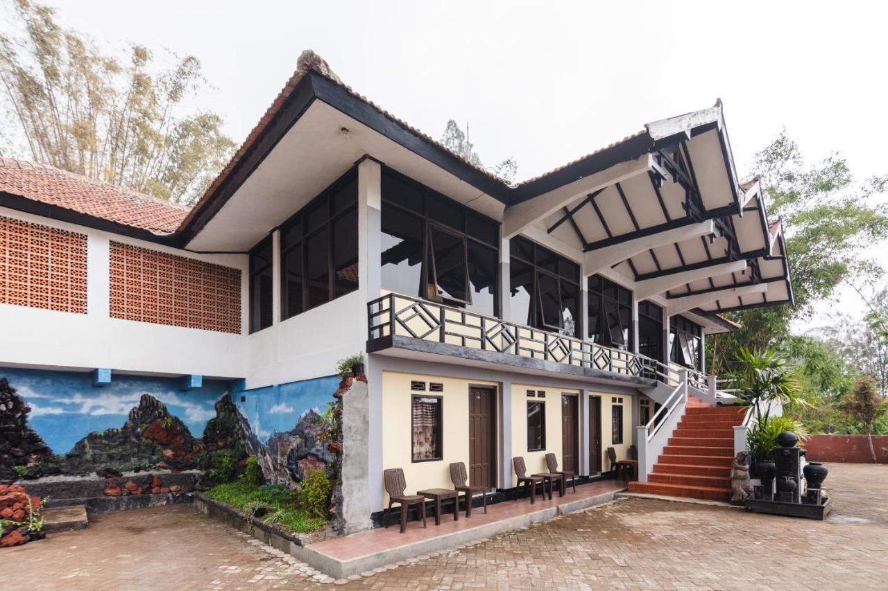 Oyo 1852 Intan Bromo Homestay Пасуруан Екстер'єр фото